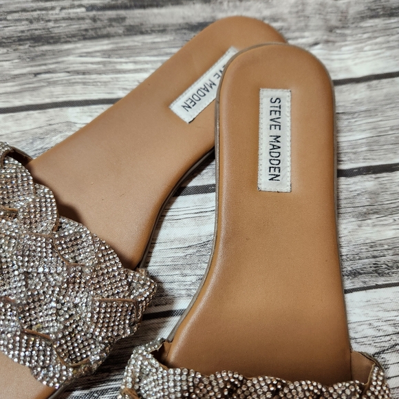 Womens Steve Madden Silver Sandals - Picture 2 of 6